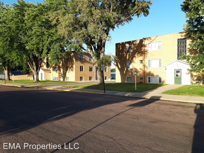 Building Photo - 2 br, 1 bath Apartment - 804 N. Winsor Street