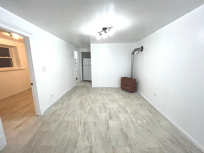 Building Photo - 2312 W 23rd St
