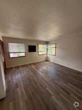 Building Photo - 1308 N Sycamore St
