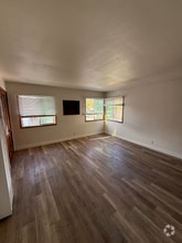 Building Photo - 1308 N Sycamore St