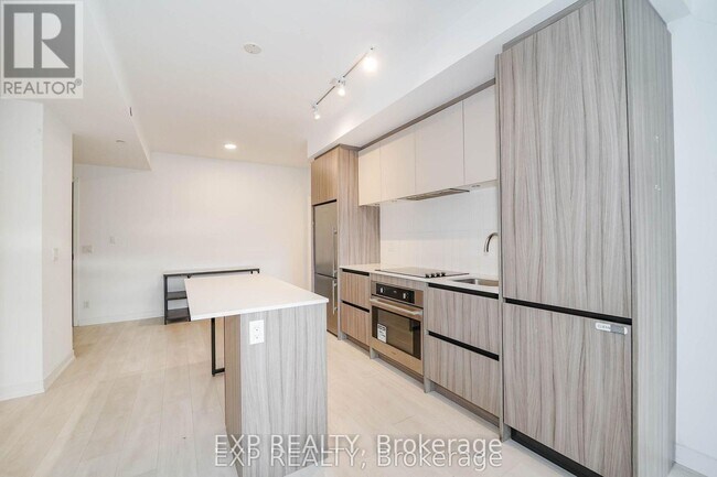 Building Photo - 8 Beverley Glen Blvd