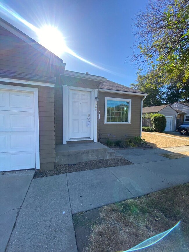 Building Photo - Super Cute 2BD/2BA House in SLO
