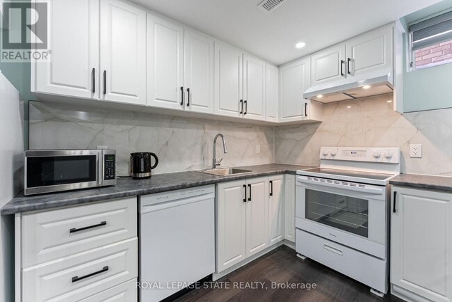 Building Photo - 183 Rockledge Dr