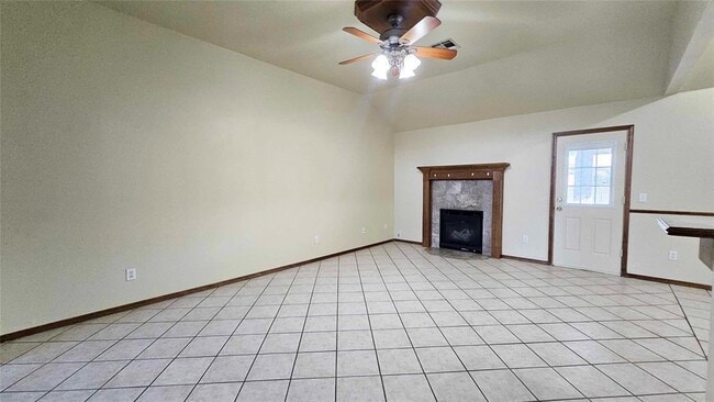 Building Photo - 417 E Plantation Terrace