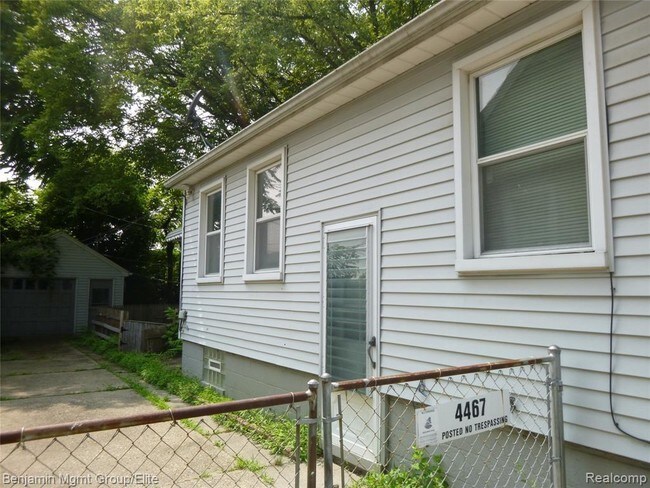 Building Photo - 4467 Radnor St