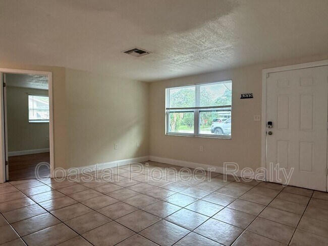 Building Photo - 7908 Butler Ave