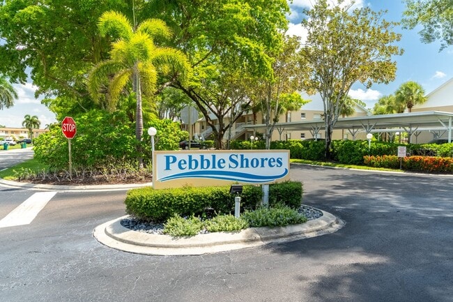Foto del edificio - Well-Maintained 2BR/2BA Condo with Lake Vi...