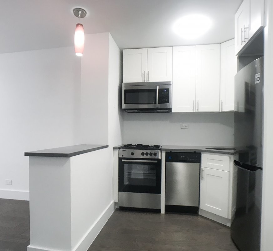 Kitchen w/ Breakfast Bar - 301 W 130th St