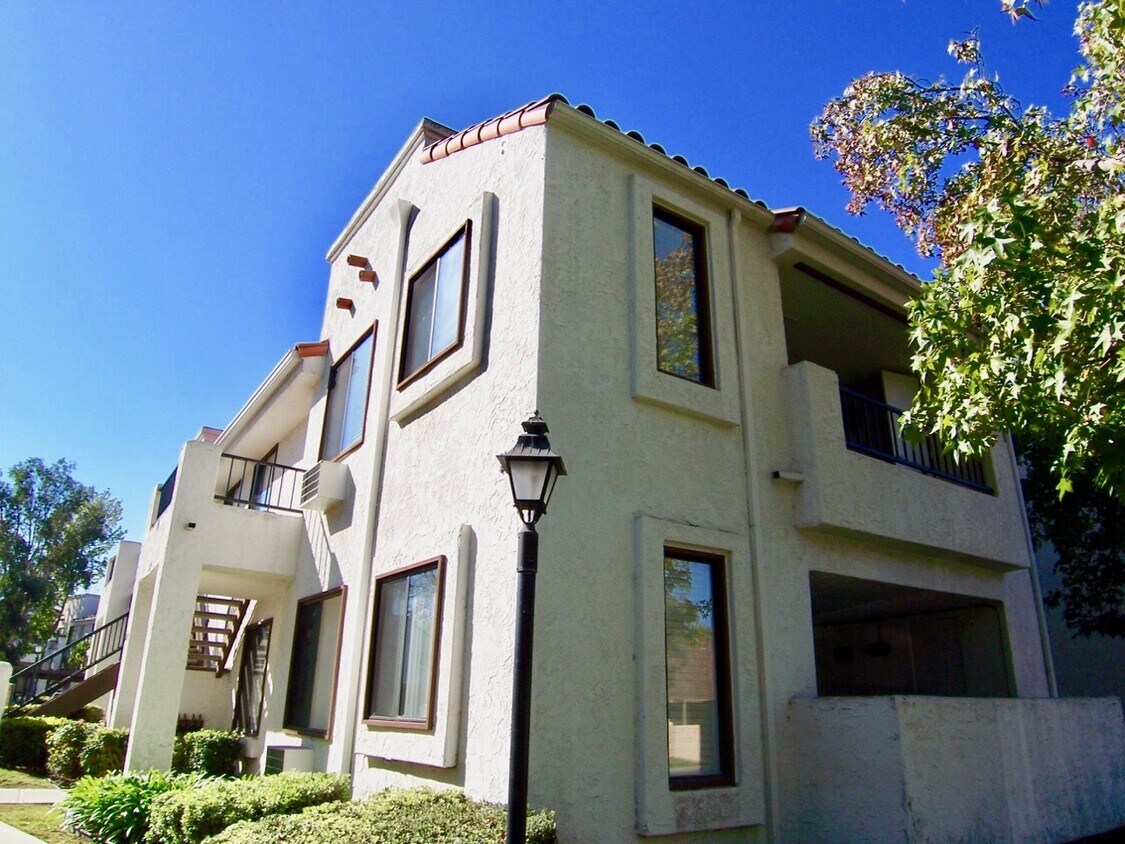 Foto principal - Delightful Upper Unit Mira Mesa Condo Loca...