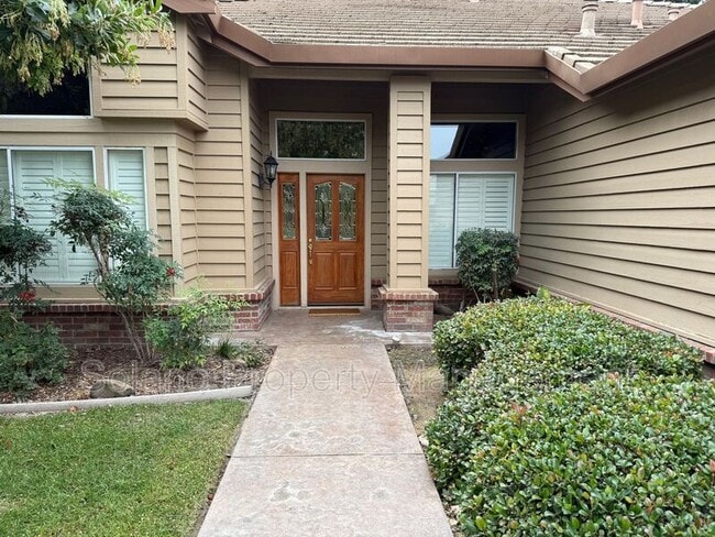 Foto del edificio - 685 Hillcrest Cir