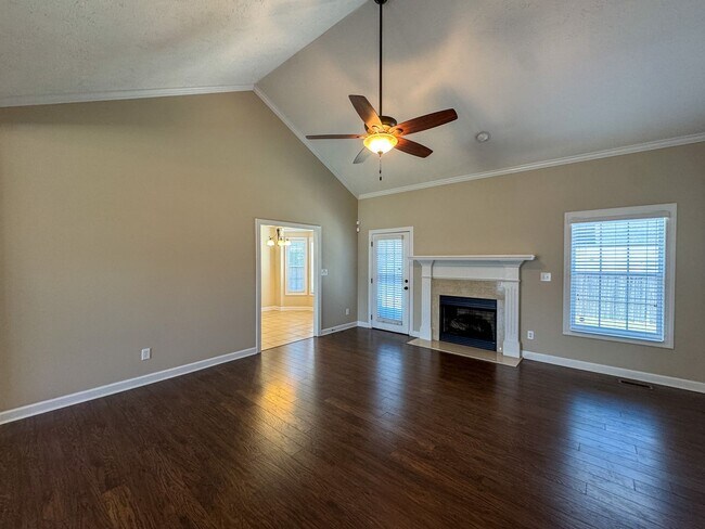 Foto del edificio - Beautiful 4 Bed, 2 Bath Home in Jack Britt