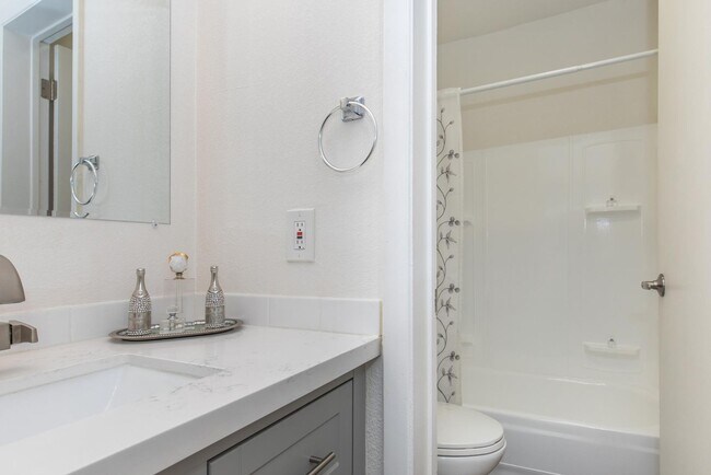 Interior Photo - Studio 710 Apartments