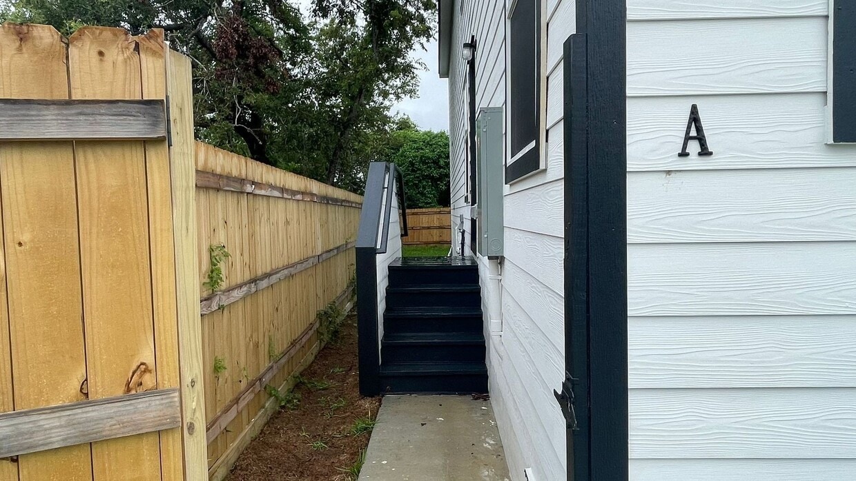 Primary Photo - Fall in Love with This Beautiful 3-Bed Home