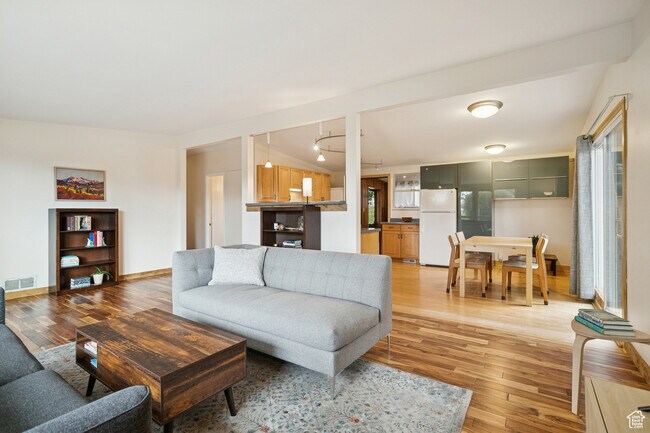 Foto del edificio - 3485 S Fleetwood Dr