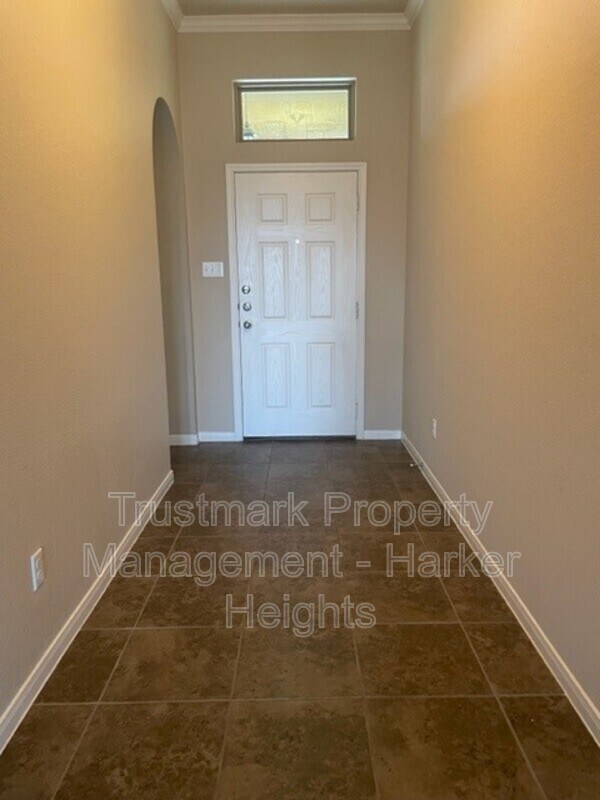 Foto del edificio - 8121 Iron Gate Dr