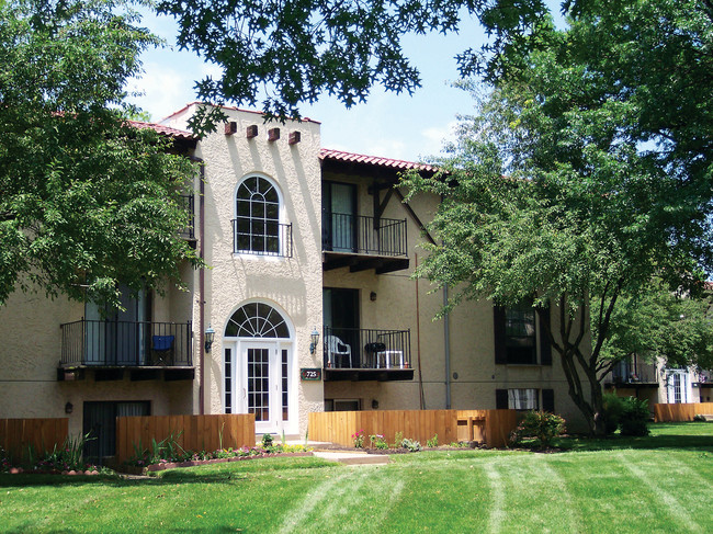 Foto del edificio - Delrado Apartments