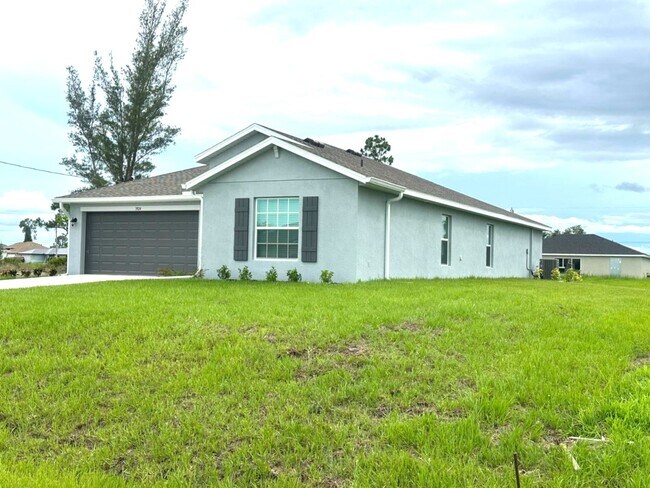 Building Photo - 3924 NE 17th Ave