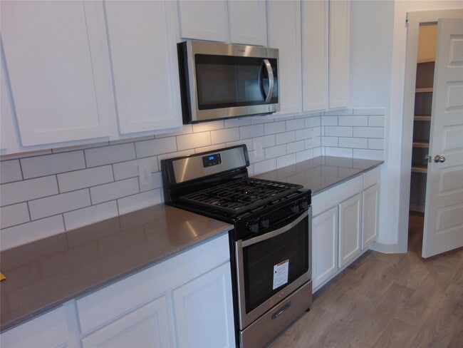 Building Photo - 6918 Morales Way