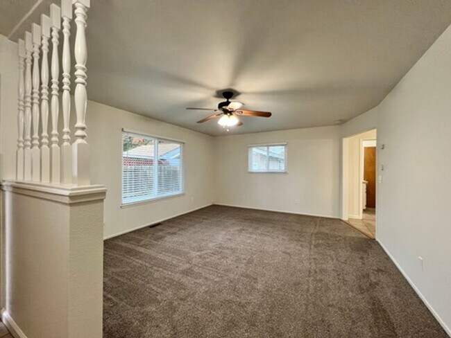 Foto del edificio - TENTATIVELY RENTED Fresh and Clean 2 Bedro...