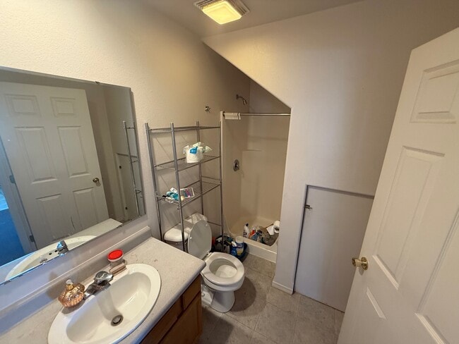 Building Photo - 913 Cardinal Dr