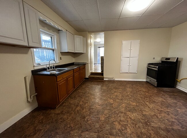 Kitchen - 61 Brainard St