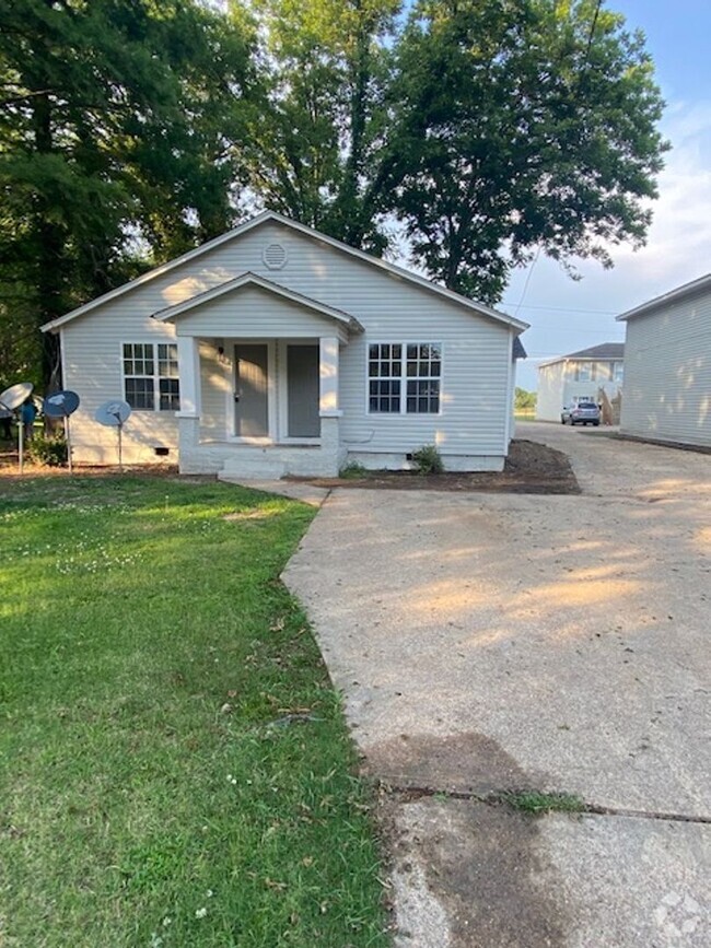 Building Photo - 620 N Bayou Ave
