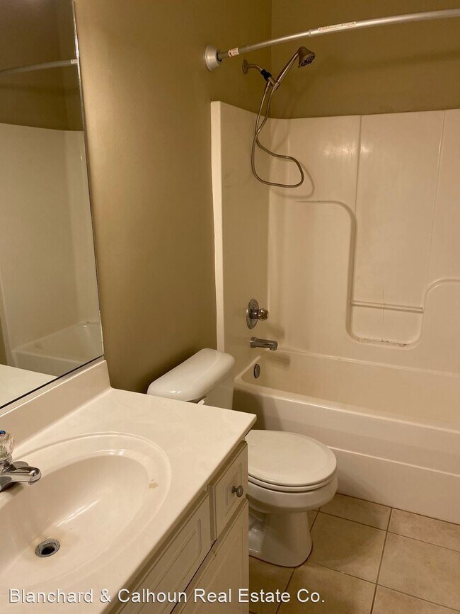 Foto del edificio - 3 br, 3 bath House - 221 Brook Court