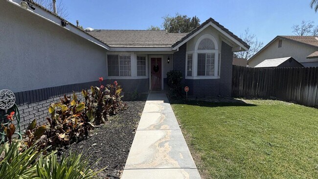 Foto del edificio - 1562 Campus Ave