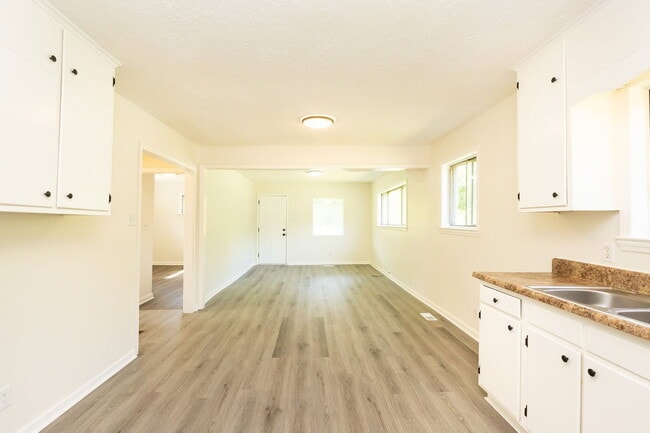Building Photo - 5801 Clover St