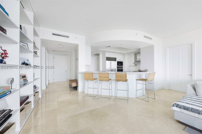 Foto del edificio - 10295 Collins Ave