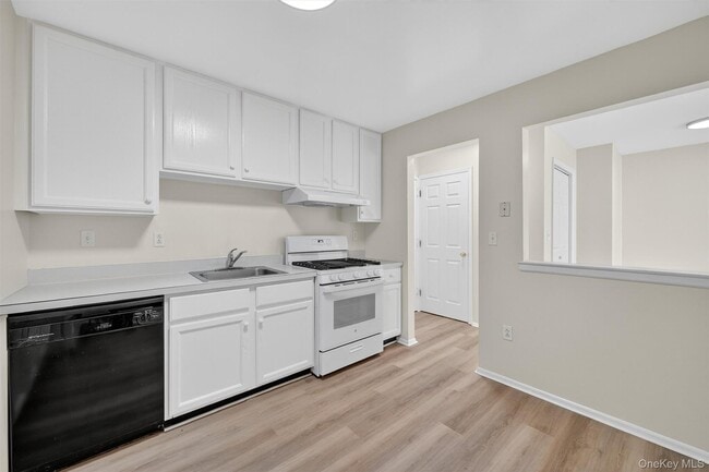 Building Photo - 10-12-12 Chestnut St