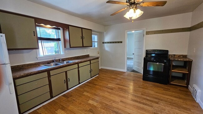 Building Photo - 316 S 7th Ave