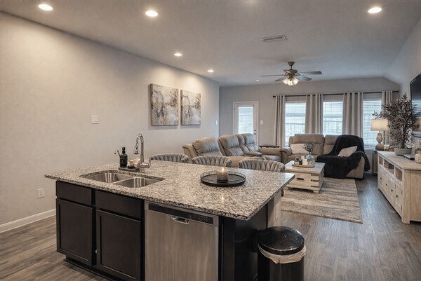 Foto del edificio - 1502 Ashford Bend Ln