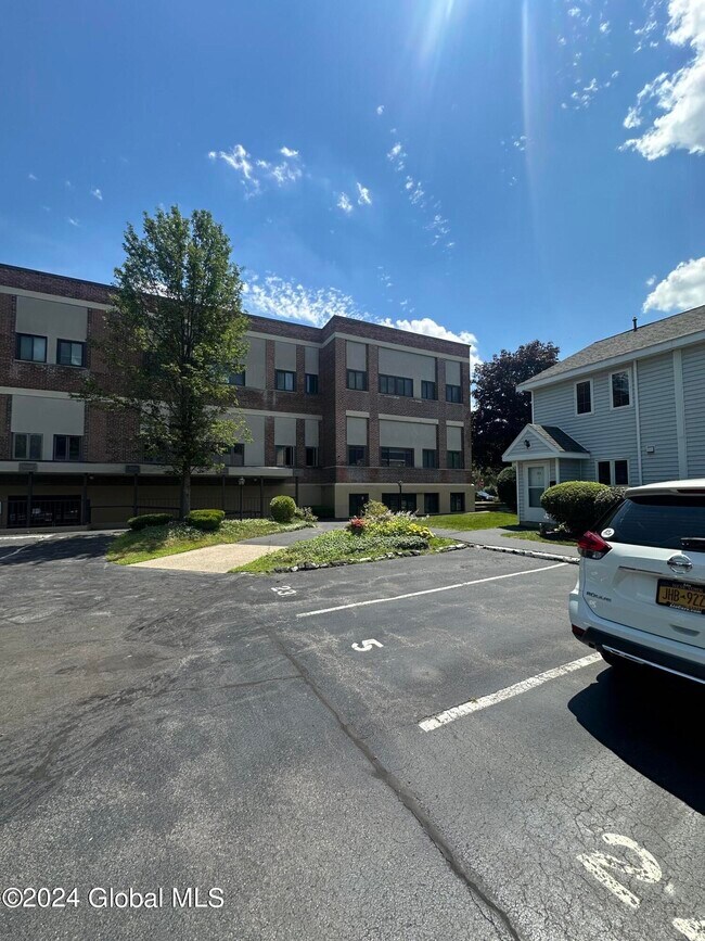 Building Photo - 222 North Ten Broeck Street