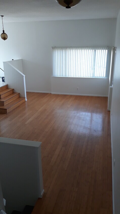 Building Photo - 942 Montecito Dr