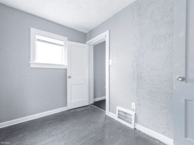 Foto del edificio - 2 br, 1 bath House - 3671 East 103rd Street