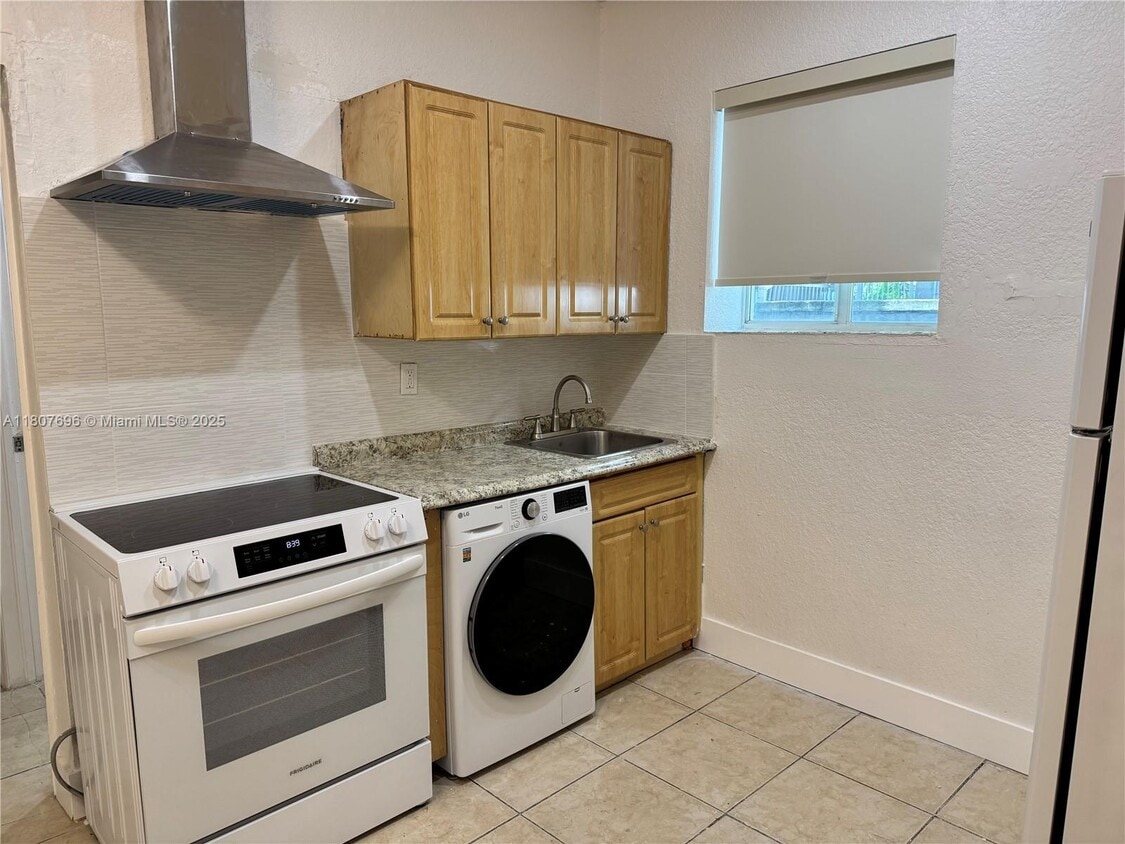 Primary Photo - 1021 NW 3rd St