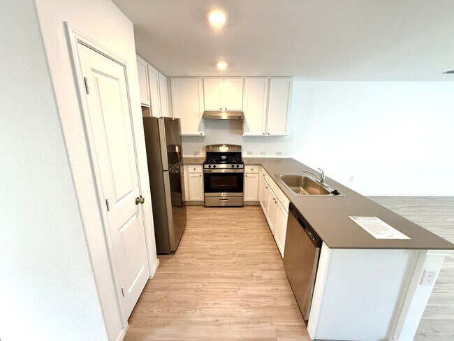 Foto del edificio - **APPLICATION RECEIVED** **MOVE IN SPECIAL...