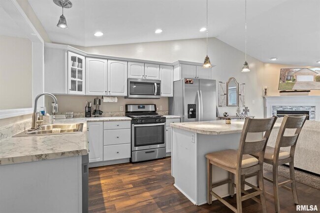 Building Photo - 2821 Dryden Dr