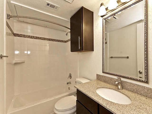 Foto del edificio - 5909 Birchbrook Dr