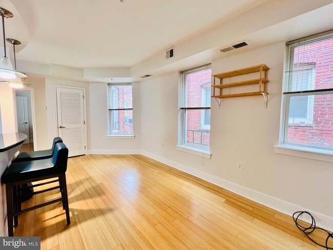 Foto del edificio - 1108 Columbia Rd NW