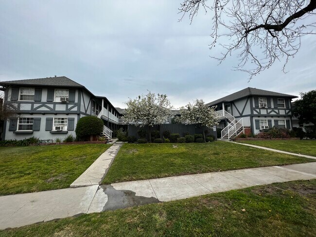 1841 Riverside Drive - 1841 Riverside Dr