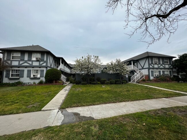 1841 Riverside Drive - 1841 Riverside Dr