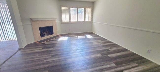 Foto del edificio - Townhome - 3 bedrooms + 2.5 bathrooms.  AV...