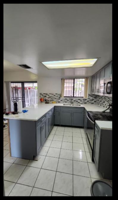 Foto principal - 8430 NW 8th St