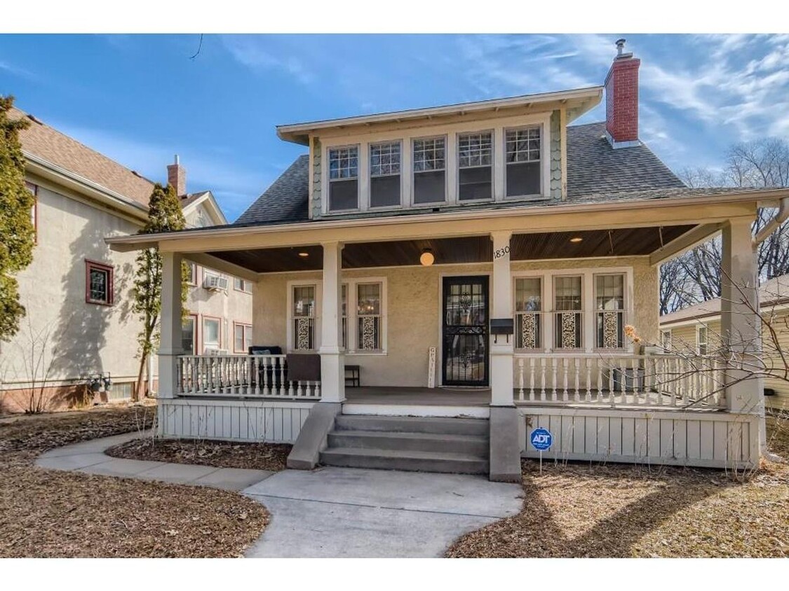 Foto principal - Charming Minneapolis 3-Bedroom Home Availa...