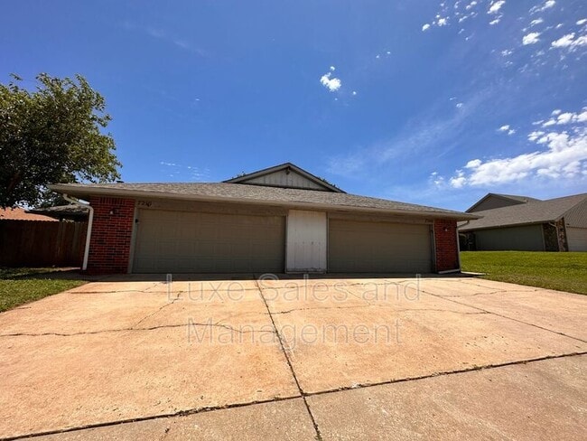 Building Photo - 7210 Kings Manor Ct