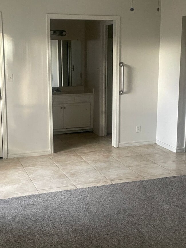 Building Photo - 5116 S Delaware Pl