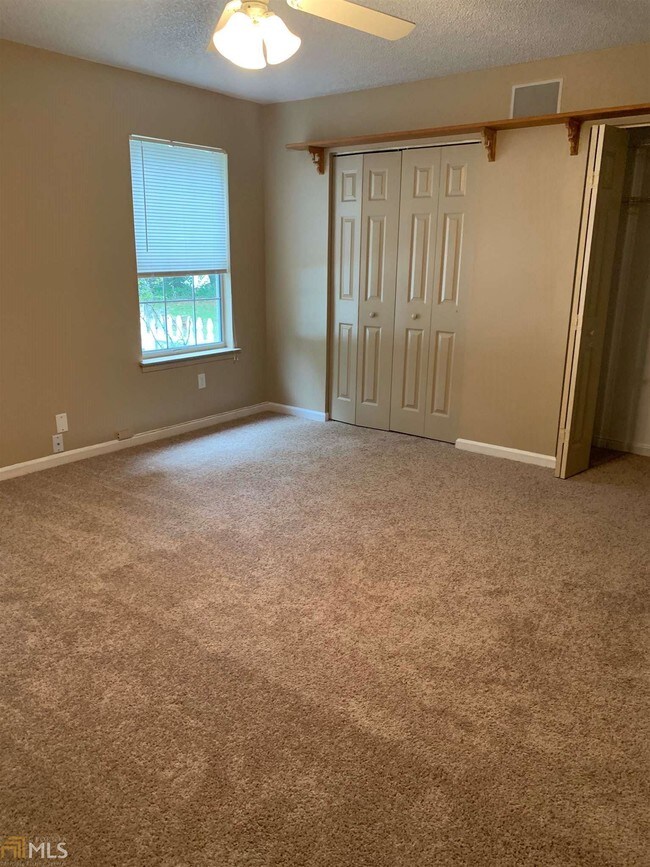 Building Photo - 21 N Highland Oaks Ct