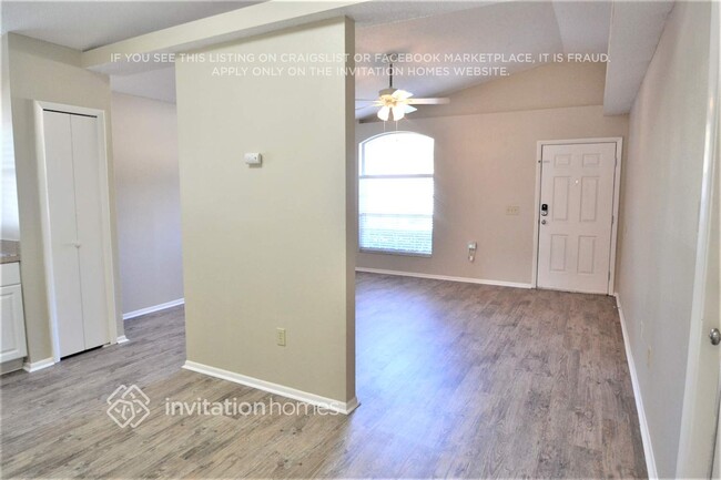 Foto del edificio - 525 Winding Oak Ln